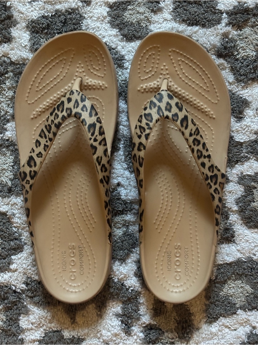 CROCS Leopard Flip Flop Sandal Women 7